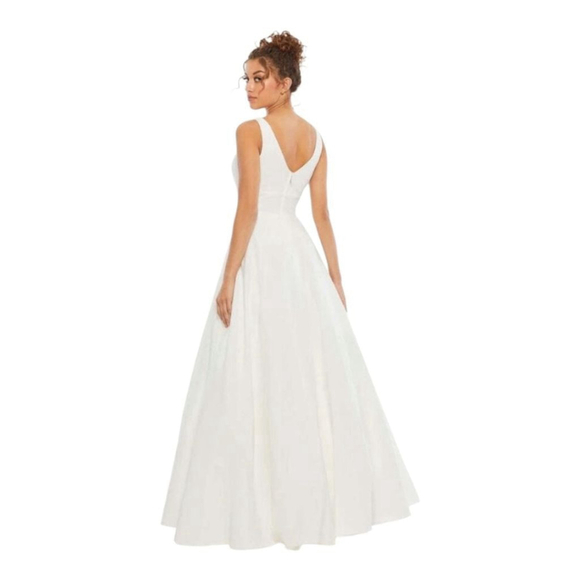 Mac Duggal Gown Size 8 White V-Neck - Picture 3 of 10